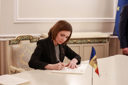 Șefa statului a semnat Decretele de numire în funcție a trei noi judecători la Curtea Supremă de Justiție / DOC Șefa statului a semnat Decretele de numire în funcție a trei noi judecători la Curtea Supremă de Justiție / DOC