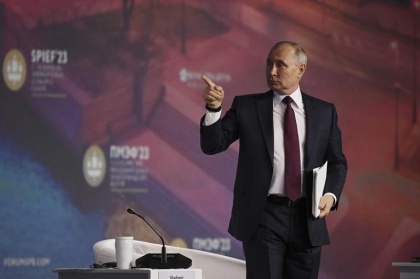 „Ascensiunea prinţilor”. Putin se foloseşte de forumul economic de la Sankt Petersburg pentru a-i scoate la rampă pe copiii elitei ruseşti, inclusiv pe fiicele sale