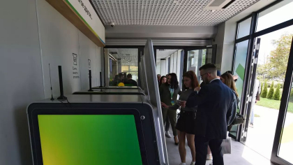 Cele mai mari două bănci rusești deschid sucursale în regiunile ucrainene pe care Moscova pretinde că le-a anexat