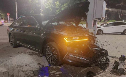 Accident grav în capitală. Două persoane - transportate la spital, după ce mașinile în care se aflau s-au lovit violent - FOTO Accident grav în capitală. Două persoane - transportate la spital, după ce mașinile în care se aflau s-au lovit violent - FOTO