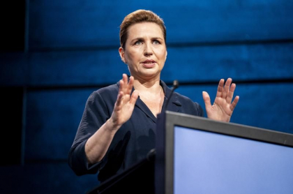 Bărbatul care a atacat-o pe Mette Frederiksen, premierul danez, a fost arestat preventiv: „Învinuitul nu are nicio legătură cu Danemarca” Bărbatul care a atacat-o pe Mette Frederiksen, premierul danez, a fost arestat preventiv: „Învinuitul nu are nicio legătură cu Danemarca”