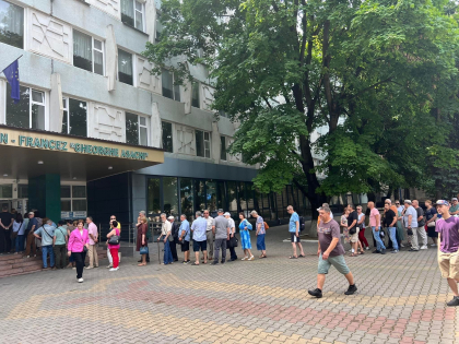 Peste 40 de mii de moldoveni cu cetățenie română au votat la alegerile europarlamentare. Precizările Autorităților Electorale Permanente din România Peste 40 de mii de moldoveni cu cetățenie română au votat la alegerile europarlamentare. Precizările Autorităților Electorale Permanente din România
