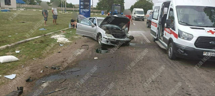 Accident grav în stânga Nistrului. Două persoane - transportate la spital, după ce șoferul a pierdut controlul volanului și s-a răsturnat. Cum s-a întâmplat totul - FOTO Accident grav în stânga Nistrului. Două persoane - transportate la spital, după ce șoferul a pierdut controlul volanului și s-a răsturnat. Cum s-a întâmplat totul - FOTO