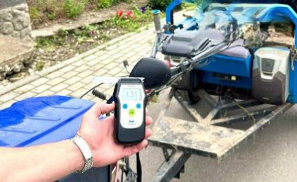 Un bărbat - prins băut la ghidonul unui motocultor, la Glodeni. Ce spune poliția- FOTO Un bărbat - prins băut la ghidonul unui motocultor, la Glodeni. Ce spune poliția- FOTO