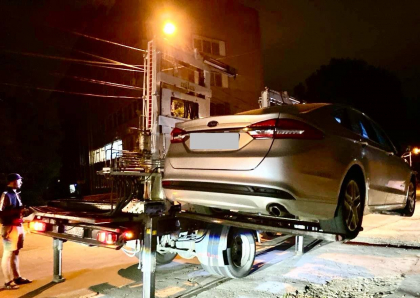 Pericol pe străzile din capitală. Un taximetrist a fost prins băut și drogat la volan - FOTO Pericol pe străzile din capitală. Un taximetrist a fost prins băut și drogat la volan - FOTO
