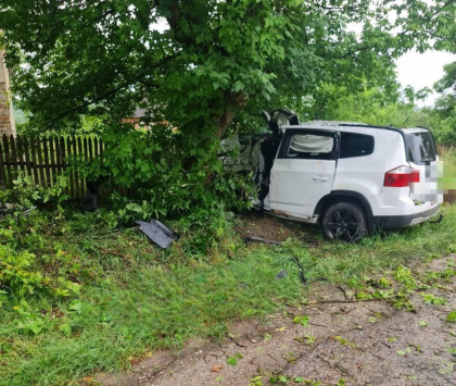 Accident tragic la Briceni. Un șofer a murit pe loc, iar două persoane au ajuns la spital, după ce mașina în care se aflau s-a lovit de un copac - FOTO Accident tragic la Briceni. Un șofer a murit pe loc, iar două persoane au ajuns la spital, după ce mașina în care se aflau s-a lovit de un copac - FOTO