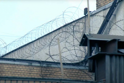 Susținători ISIS, uciși după au luat ostatici într-un centru de detenție din Rusi. Ei ceruseră o mașină și cale liberă să plece – VIDEO Susținători ISIS, uciși după au luat ostatici într-un centru de detenție din Rusi. Ei ceruseră o mașină și cale liberă să plece – VIDEO
