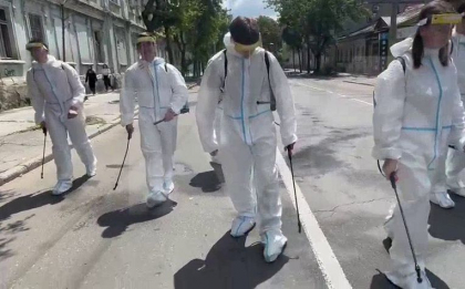 Contraprotest în Chișinău: Echipați din cap până-n picioare, câțiva oameni au protestat împotriva marșului Pride - VIDEO Contraprotest în Chișinău: Echipați din cap până-n picioare, câțiva oameni au protestat împotriva marșului Pride - VIDEO