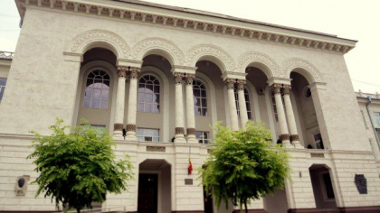 Omor la beție. Doi bărbați din capitală, plasați în arest preventiv după ce l-au ucis pe un amic de pahar Omor la beție. Doi bărbați din capitală, plasați în arest preventiv după ce l-au ucis pe un amic de pahar