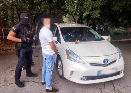 Bărbat, condamnat la închisoare, pentru că a luat mită de la o persoană care voia să urgenteze procedura de redobândire a cetățeniei române - FOTO