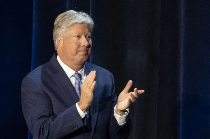 Un influent pastor din SUA, fost consilier spiritual al lui Trump, a demisionat după ce a recunoscut că a abuzat sexual un copil Un influent pastor din SUA, fost consilier spiritual al lui Trump, a demisionat după ce a recunoscut că a abuzat sexual un copil