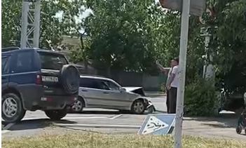Accident la Tiraspol. Două mașini au fost avariate, după ce s-au lovit violent. Imagini de la locul incidentului - VIDEO Accident la Tiraspol. Două mașini au fost avariate, după ce s-au lovit violent. Imagini de la locul incidentului - VIDEO