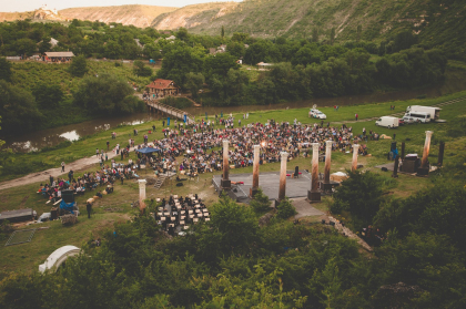 Artişti italieni, români și moldoveni vor cânta în următoarele zile la Festivalul de Muzică Clasică în aer liber „DescOperă” Artişti italieni, români și moldoveni vor cânta în următoarele zile la Festivalul de Muzică Clasică în aer liber „DescOperă”