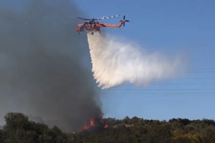 Grecia evacuează două localități de lângă Atena din cauza incendiilor de vegetație. Peste 60 de incendii în întreaga țară - VIDEO