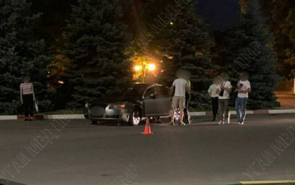 Accident violent la Dubăsari. Un tânăr - transportat în stare gravă la spital, după ce o mașină l-a lovit în timp ce traversa strada regulamentar. Cum s-a întamplat totul - FOTO/VIDEO