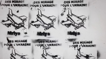 Doi moldoveni, reținuți la Paris, după ce ar fi pictat avioane în formă de sicrie pe clădirile mai multor instituții de presă Doi moldoveni, reținuți la Paris, după ce ar fi pictat avioane în formă de sicrie pe clădirile mai multor instituții de presă