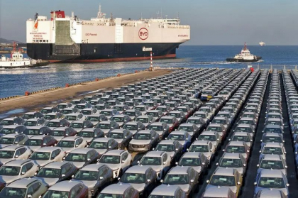 China vântură posibilitatea unui război comercial cu UE din cauza mașinilor electrice: „Responsabilitatea aparține în întregime părții europene”