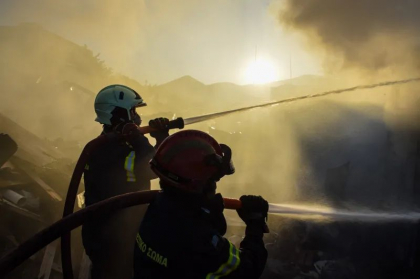 Zeci de incendii de vegetație în Grecia: Un bărbat a murit
Zeci de incendii de vegetație în Grecia: Un bărbat a murit