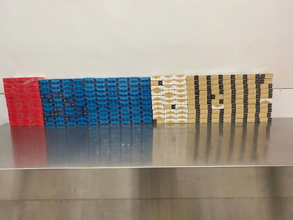 O femeie - prinsă pe Aeroportul Internațional Chișinău, după ce a încercat să scoată din țară 230 de pachete de țigări - FOTO
O femeie - prinsă pe Aeroportul Internațional Chișinău, după ce a încercat să scoată din țară 230 de pachete de țigări - FOTO