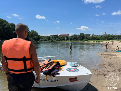 Un bărbat a ajuns în reanimare, după ce a sărit în apă și s-a lovit cu capul de fundul lacului. Cum s-a întâmplat totul - FOTO