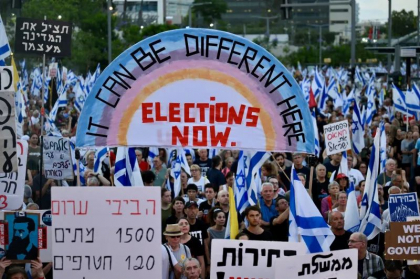 Protest uriaș la Tel Aviv, cu 150.000 de oameni, față de guvernul lui Netanyahu și „șobolanii din Knesset”: „Opriți războiul!”
Protest uriaș la Tel Aviv, cu 150.000 de oameni, față de guvernul lui Netanyahu și „șobolanii din Knesset”: „Opriți războiul!”
