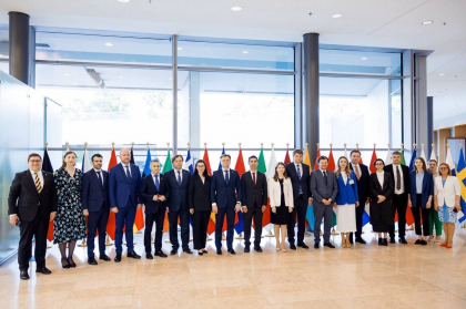Echipa guvernamentală la Luxemburg. Premierul Dorin Recean după startul negocierilor de aderare: „Am așteptat de mai bine de 30 de ani acest moment” Echipa guvernamentală la Luxemburg. Premierul Dorin Recean după startul negocierilor de aderare: „Am așteptat de mai bine de 30 de ani acest moment”