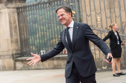 După 10 ani, NATO are un nou șef. Mark Rutte, numit oficial, la o săptămână după ce Klaus Iohannis s-a retras din cursă După 10 ani, NATO are un nou șef. Mark Rutte, numit oficial, la o săptămână după ce Klaus Iohannis s-a retras din cursă