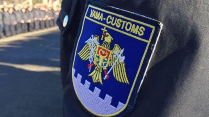 Atenție, fals. Persoanele care așteaptă colete poștale primesc mesaje dubioase. Avertismentul Serviciului Vamal - FOTO Atenție, fals. Persoanele care așteaptă colete poștale primesc mesaje dubioase. Avertismentul Serviciului Vamal - FOTO