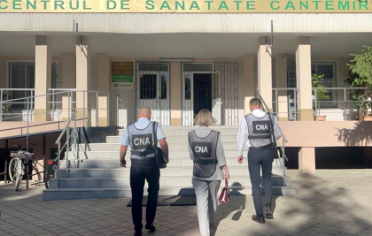 Percheziții la Centrul de Sănătate Cantemir. Un angajat al instituției, suspectat că a luat mită pentru a elibera certificate medicale viitorilor șoferi - FOTO