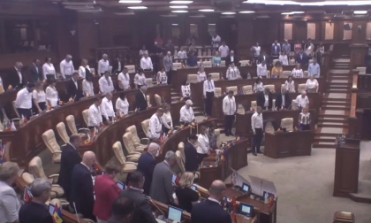 Minut de reculegere pentru Spiridon Vangheli, la sedinta Parlamentului: „Ne-a primit grămăjoară sub cușma lui Guguță” - VIDEO Minut de reculegere pentru Spiridon Vangheli, la sedinta Parlamentului: „Ne-a primit grămăjoară sub cușma lui Guguță” - VIDEO