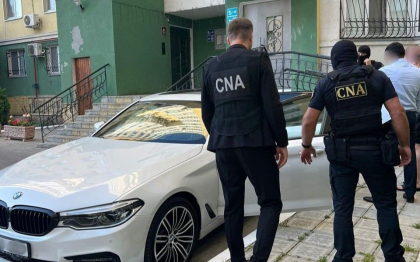 A cerut peste un milion de lei în schimbul unui „ajutor”. Un chișinăuian, reținut de CNA - FOTO A cerut peste un milion de lei în schimbul unui „ajutor”. Un chișinăuian, reținut de CNA - FOTO