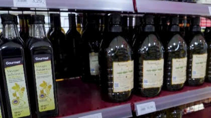 Spania elimină temporar taxa pe vânzări la uleiul de măsline, după ce prețul a crescut cu 272%
