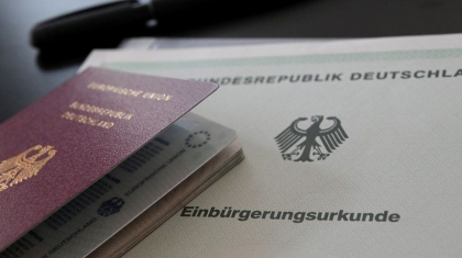 Românii din Germania pot obține mai ușor cetățenia germană. Legea a intrat deja în vigoare