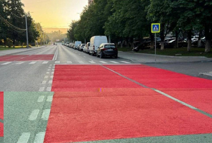 „Covorul roșu”. Ce semnifică noul marcaj rutier care a apărut pe străzile Chișinăului - FOTO „Covorul roșu”. Ce semnifică noul marcaj rutier care a apărut pe străzile Chișinăului - FOTO