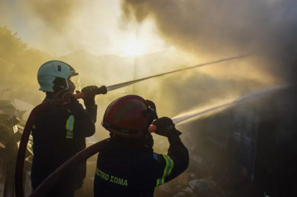 Autostradă închisă în Grecia și sute de forțe mobilizate pentru stingerea incendiului de pădure izbucnit la nord de Atena Autostradă închisă în Grecia și sute de forțe mobilizate pentru stingerea incendiului de pădure izbucnit la nord de Atena