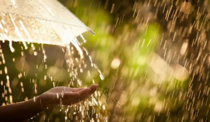 Se așteaptă ploi cu descărcări electrice. Ce temperaturi se vor înregistra astăzi, dar și în următoarele zile. Prognoza meteo