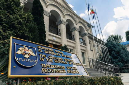 Reacția Serviciului Vamal, după ce șase vameși, inclusiv șeful Biroului au fost reținuți și sunt bănuiți de fapte de corupere pasivă: „Pe acest caz a fost demarată o investigație internă” Reacția Serviciului Vamal, după ce șase vameși, inclusiv șeful Biroului au fost reținuți și sunt bănuiți de fapte de corupere pasivă: „Pe acest caz a fost demarată o investigație internă”