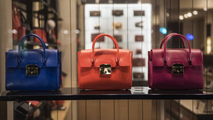 Cât costă, de fapt, o poșetă de lux care se vinde cu 2.600 de euro