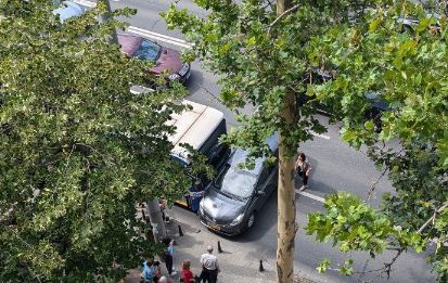 Accident în centrul capitalei. Un troleibuz de pe ruta 22 s-a lovit cu o mașină. Imagini de la locul incidentului - FOTO Accident în centrul capitalei. Un troleibuz de pe ruta 22 s-a lovit cu o mașină. Imagini de la locul incidentului - FOTO