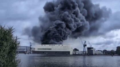 Iahtul de 100 de milioane de euro al unui miliardar saudit s-a făcut scrum, după un incendiu devastator pe un șantier naval din Germania - VIDEO Iahtul de 100 de milioane de euro al unui miliardar saudit s-a făcut scrum, după un incendiu devastator pe un șantier naval din Germania - VIDEO
