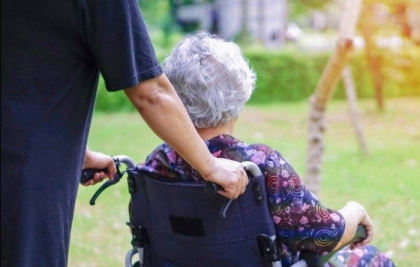 Îngrijitoare moldoveancă din Italia, condamnată la 3 ani de închisoare pentru că a lovit și amenințat cu furculița o bătrână Îngrijitoare moldoveancă din Italia, condamnată la 3 ani de închisoare pentru că a lovit și amenințat cu furculița o bătrână