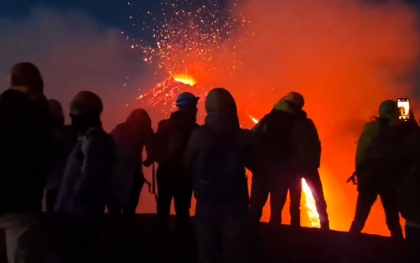 Imagini spectaculoase. Cel mai înalt vulcan activ din Europa a erupt din nou - VIDEO Imagini spectaculoase. Cel mai înalt vulcan activ din Europa a erupt din nou - VIDEO