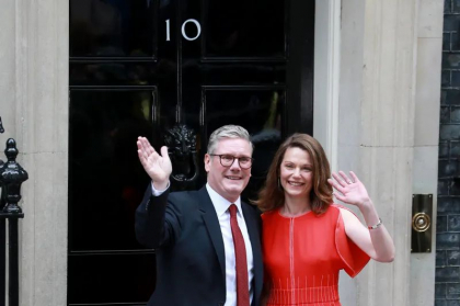 Cine este Victoria Starmer, discreta soție a noului premier britanic, văzut la rândul său ca fiind „un pic plictisitor”