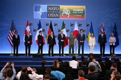 Țările NATO vor prezenta la summitul de la Washington un plan văzut ca „o punte de aderare” pentru Ucraina. SUA evită însă un cuvânt-cheie
Țările NATO vor prezenta la summitul de la Washington un plan văzut ca „o punte de aderare” pentru Ucraina. SUA evită însă un cuvânt-cheie