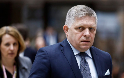 Premierul slovac Fico participă la prima şedinţă de guvern de după atentat

