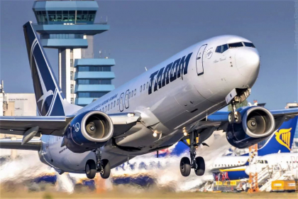 Haos la Tarom în plin sezon turistic: Zece zboruri anulate de piloți într-o singură zi. Piloții cer salarii mai mari Haos la Tarom în plin sezon turistic: Zece zboruri anulate de piloți într-o singură zi. Piloții cer salarii mai mari