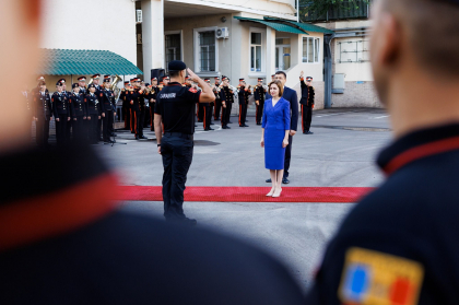 Polițiști și carabinieri moldoveni pleacă în Franța să participe, alături de alte echipe internaționale, la asigurarea ordinii publice pe durata Jocurilor Olimpice de vară. Maia Sandu: „O reușită pentru țara noastră” - FOTO