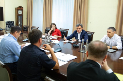 Cetățenii străini care au depus cerere de azil în Republica Moldova vor fi verificați. Dorin Recean: „Instituțiile statului se vor asigura că persoanele care intră pe teritoriul țării nu sunt un pericol social” - FOTO