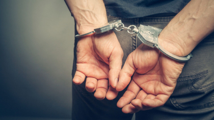 Gelozia i-a luat mințile: Un bărbat și-a omorât iubita, după ce a dat foc apartamentului în care se afla femeia și fiica lor