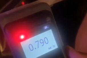 Beat criță a urcat la volanul unui automobil. Un șofer din stânga Nistrului - tras pe dreapta de oamenii legii - FOTO Beat criță a urcat la volanul unui automobil. Un șofer din stânga Nistrului - tras pe dreapta de oamenii legii - FOTO